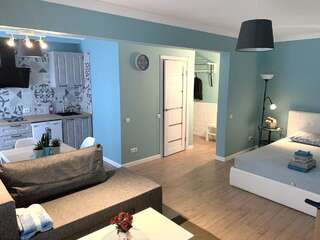 Апартаменты Blue Apartment Center City Витебск Номер-студио с кроватью размера "king-size" и диван-кроватью-3